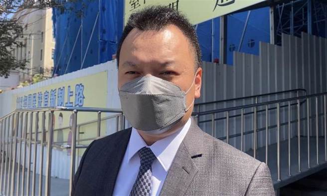 戴寧委任律师陈泽嘉表示明天会将抗告书送到法院。（张亦惠摄）
