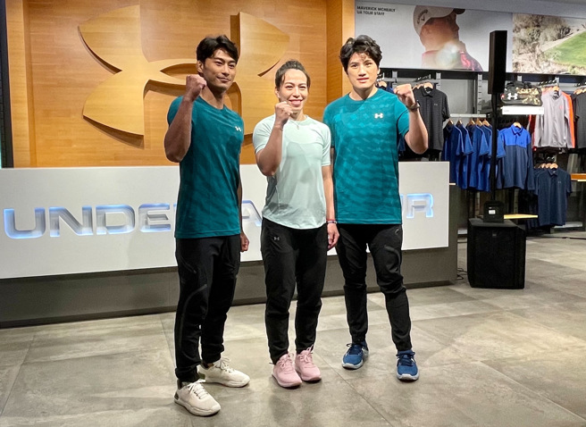 「柔道男神」楊勇緯（左起）、「舉中女神」郭婞淳、「拳擊女王」陳念琴。（毛琬婷攝）