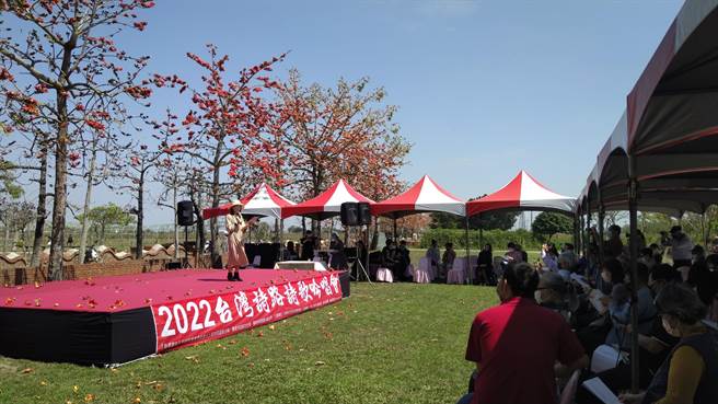 盐水诗路台湾诗歌吟唱会浪漫登场。(刘秀芬摄)