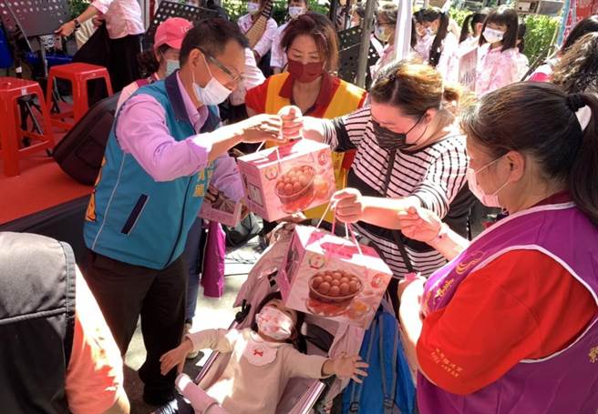 「葫芦墩草地音乐会」13日在葫芦墩公园热闹登场。（陈清龙服务处提供）