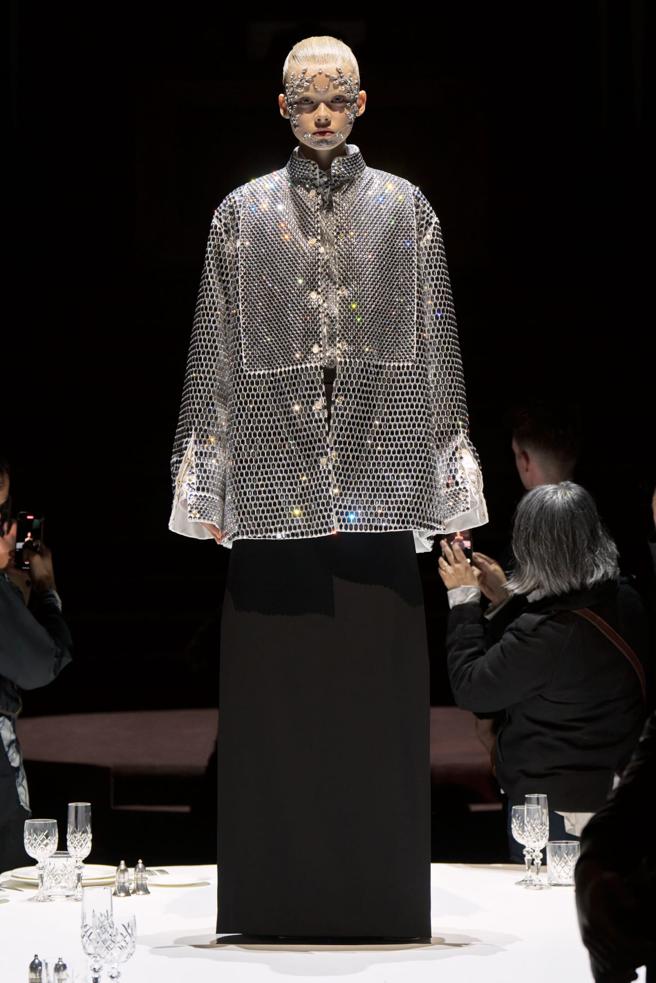 本季品牌创意总监以「归属」为题，重组品牌经典廓形、英伦元素，致敬品牌悠久歷史。(BURBERRY提供）