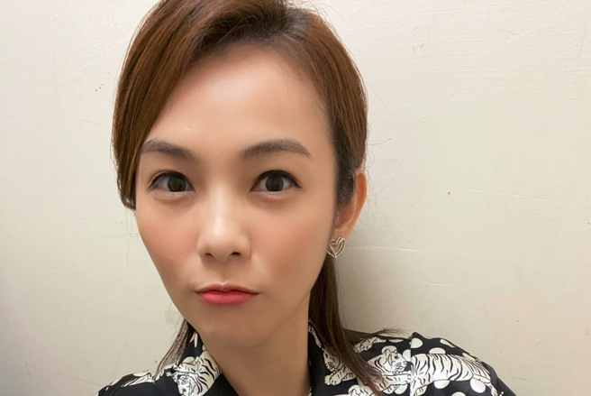 主播黄怡文想起国三时被老师找碴丢筷子，至今难以释怀。（图／取自黄怡文脸书）