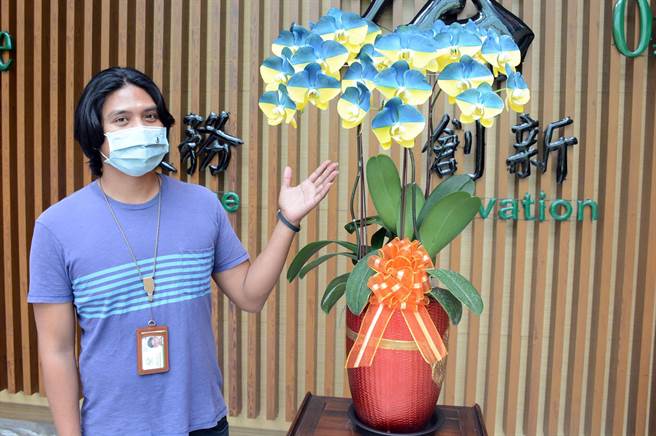 永宏兰业透过喷印技术，在无情战火中力挺乌克兰。（林和生摄）