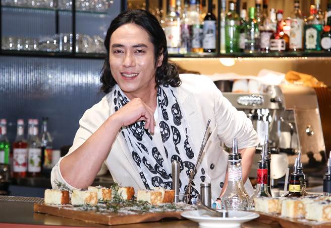 庄凯勛演出酒吧「MAMA」。（陈俊吉摄）