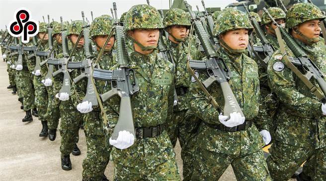 烏俄戰爭持續，引發兩岸恐陷入危局疑慮，近日甚至傳出總統蔡英文下令，檢討現行4個月軍事訓練役役期延長，總統府已出面闢謠。(本報資料照)