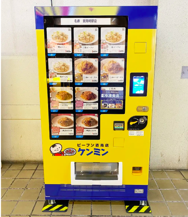 日本兵库县神户市的代表名产「KENMIN米粉」长年在当地受到消费者欢迎，今年3月在爱知县的名铁东冈崎车站内，架设「米粉贩卖机」，是该品牌的第三台米粉贩卖机，也是品牌首度跨出神户设置的米粉贩卖机。（品牌提供）