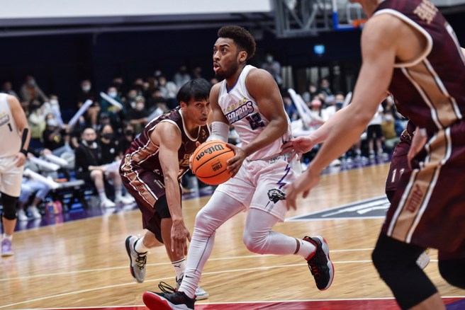 吉倫今天替雲豹貢獻15分、10助攻與9抄截的準大三元表現。(桃園雲豹提供)