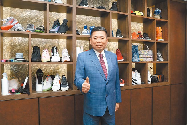 即将于19日上任磐石会第25届会长的百和兴业-KY董事长郑国烟。图／刘朱松