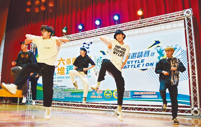 六堆運動會接軌奧運、首次納入霹靂舞項目，賽事精彩、台下歡呼聲不斷。（林和生攝）