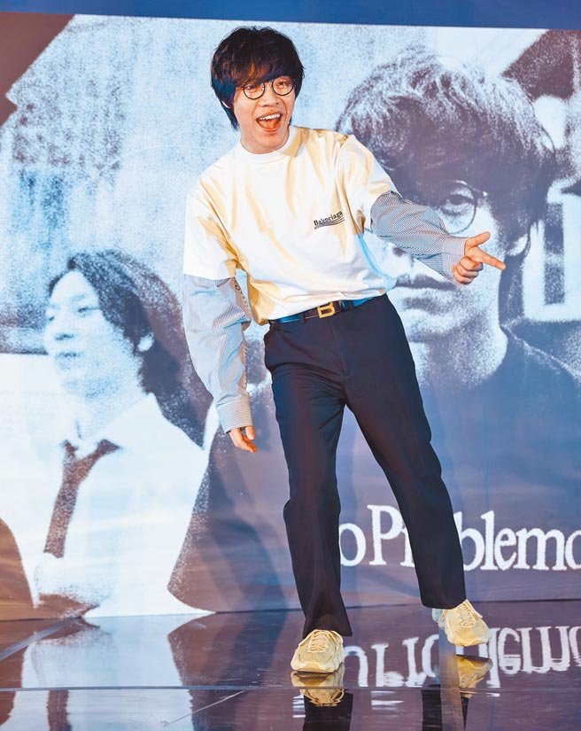 卢广仲昨办新专辑签唱会，吸引千名粉丝到场支持。（罗永铭摄）