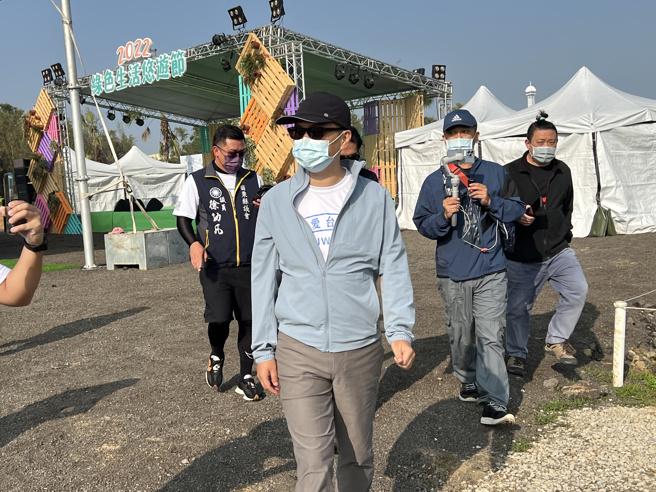 台北市議員羅智強13日從蘆竹坑口捷運站出發，展開「1000公里傾聽桃園之旅」，趁機走訪桃園為期9天的綠色生活悠遊節。（資料照/蔡依珍攝）