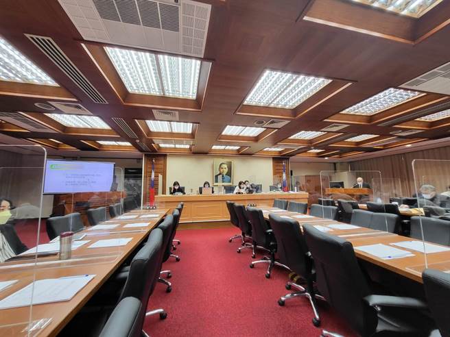 立法院第10屆第5會期教育及文化委員會第3次全體委員會議，邀請國立故宮博物院院長吳密察列席報告業務概況，並備質詢。（李欣恬攝）