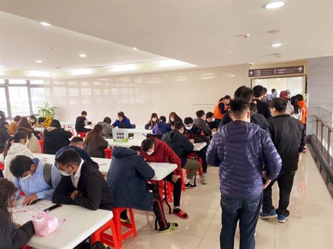 劳动力发展署桃竹苗分署15、16日将在苗栗县竹南科学园区行政服务中心，举办徵才活动，将释出1400个职缺。（劳动力发展署桃竹苗分署提供／李京升苗栗传真）