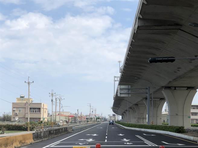 西滨快速公路沿线产生的噪音，影响大甲、大安、清水、龙井居民安寧。（陈世宗摄）
