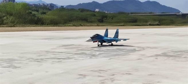 后村堰遥控飞机场场地占地约3206坪，跑道长300公尺、宽30公尺，是全国最大最具规模的遥控飞机场。（陈慰慈摄）