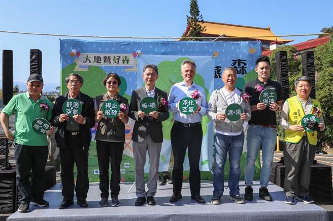 「鹫鹫的植感之森」植树活动3月12日在圆山饭店后方「蓝鹊平台」举行。(国泰提供)