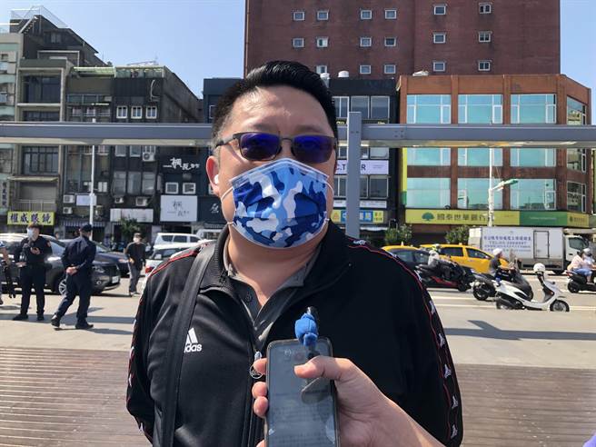 大永行销有限公司业务副理李宗宏指出，货款都是辛苦血汗钱，要求探索梦号出面交代清楚。（陈彩玲摄）