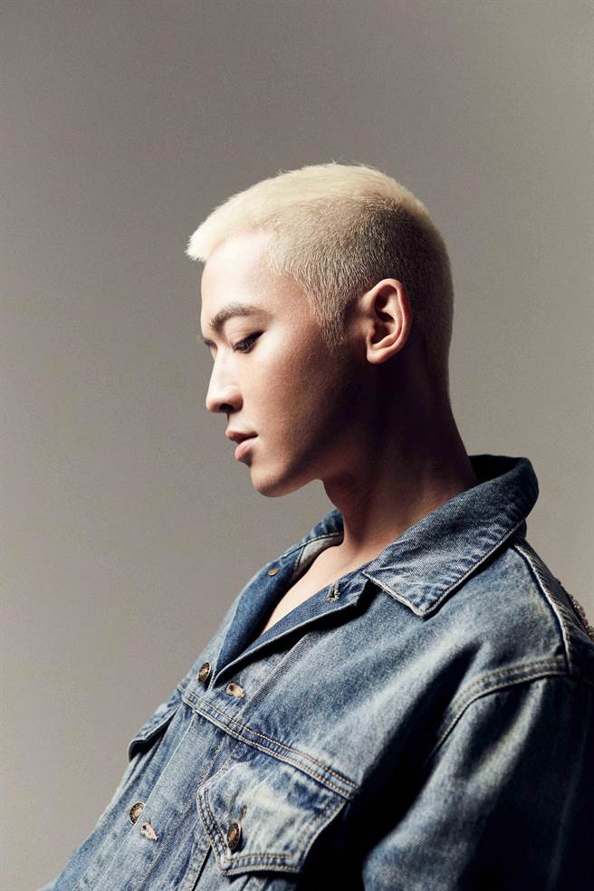 吳思賢平頭金髮新造型搶眼。（藝和創藝提供）