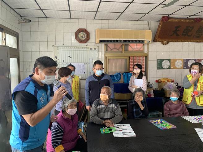 李榮鴻兒子李文傑強調，感謝市長盧秀燕對地方建設的支持，兩條道路改善後有利地方交通，讓用路環境更安全。（市議員李榮鴻提供）