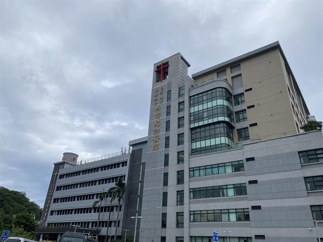 台东马偕急诊室医生吴佩珊指出，黄仲凯目前生命徵象稳定、无外伤、意识清醒。（蔡旻妤摄）