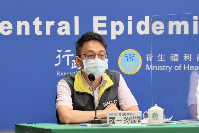 指挥中心医疗应变组副组长罗一钧表示，今年春节后，境外移入大宗由欧美改为东南亚及南亚，BA.2占了整体Omicron个案的一半以上。(图／指挥中心提供)