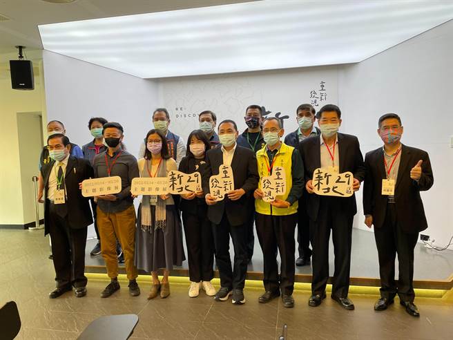 新北市府今（14日）起至3月20日于新北市立图书馆总馆1楼举办「重新发现新北29区」主题影像展。（叶书宏摄）