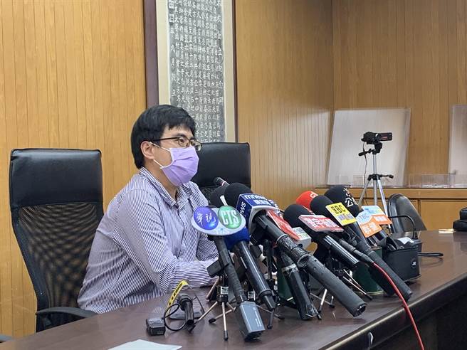 针对中一中吕姓音乐老师曾因被学生取绰号「白云」而情绪失控，该校教务主任彭佳伟转述老师说法，强调她个人很坚强。(林欣仪摄)