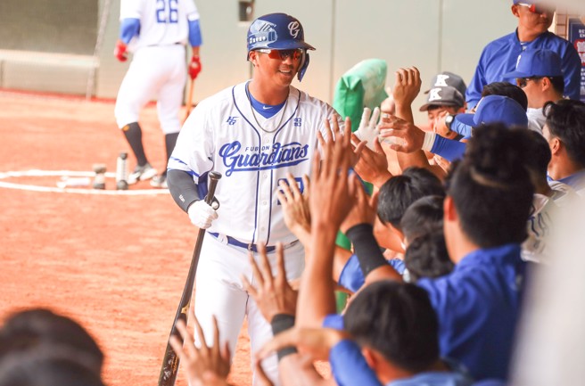 富邦悍將高國輝敲出熱身賽首轟。（富邦悍將提供）