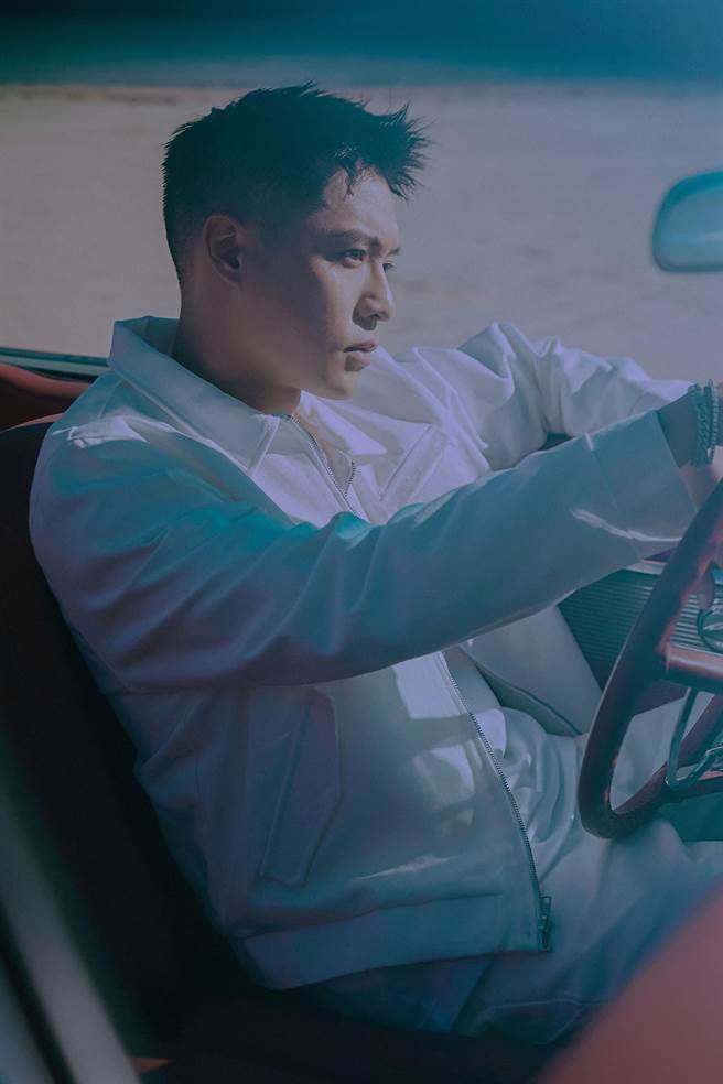 周汤豪远赴L.A.沙漠拍摄〈GOOD LIFE〉MV。（环球音乐提供）