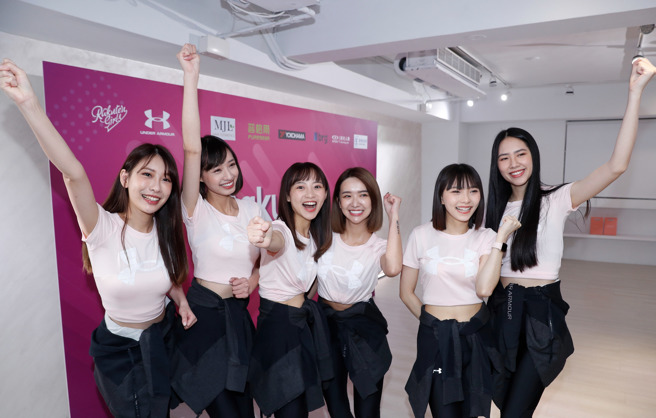 樂天女孩6名練習生。（陳怡誠攝）