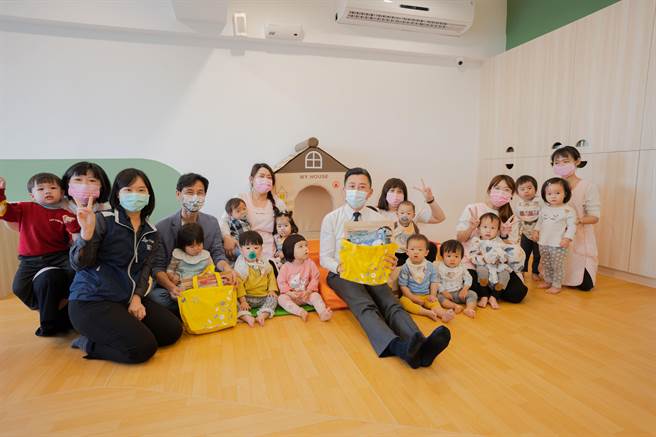 新竹市政府近年积极打造育儿友善城市，其中，东区公共托育中心14日正式营运，1区1公托的最后1张拼图已正式完成。（陈育贤摄）
