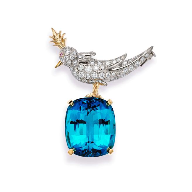 Tiffany重现珠宝艺术大师Schlumberger的石上鸟胸针，主石逾32.85克拉蓝碧玺，约1200万元。（Tiffany & Co.提供）