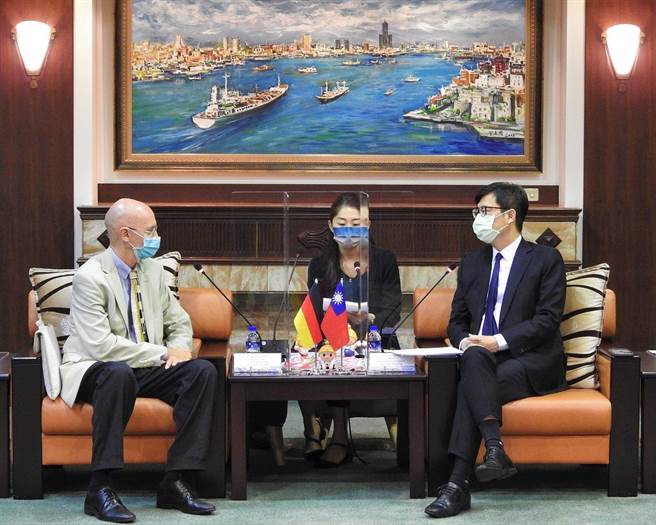 德国在台协会处长许佑格拜会高雄市长陈其迈，双方期待为台德间带来更密切的交流。（高市府提供）