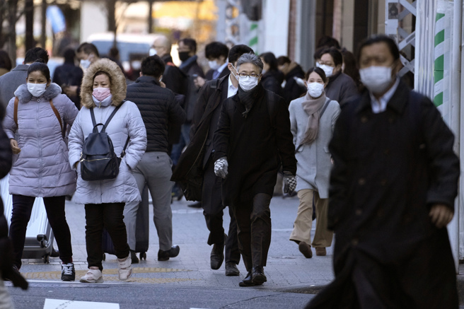 東京今天確診病例數比上週一減少約500例。 (圖/美聯社) 