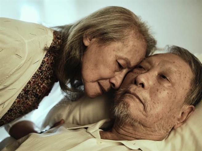 林义雄笑说演出不用背台词的作品很开心。（公视台语台提供）