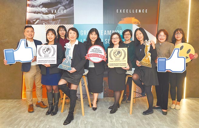 工研院行销传播处处长林佳蓉（左五）与行销团队。图／工研院提供