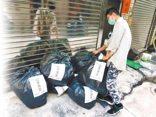 山本先生成立「拾荒人生」平台，免费到府回收旧衣，解决民眾断舍离烦恼。（山本先生提供／柯宗纬高雄传真）