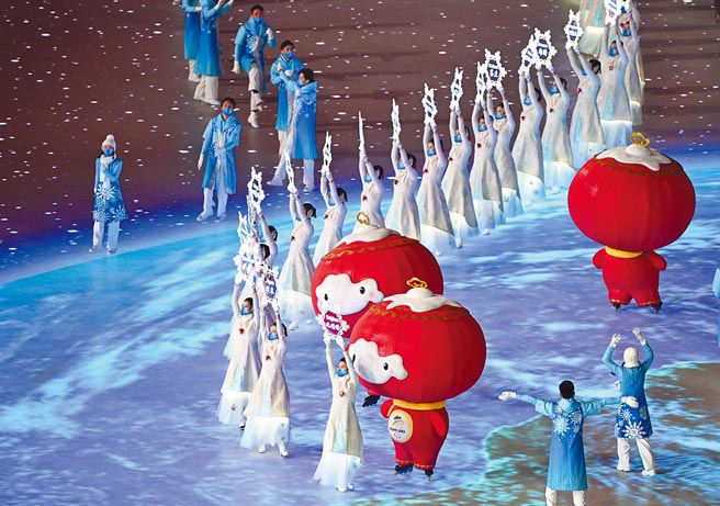 北京冬季帕奥13日晚闭幕，中国队在金牌榜和总奖牌数都排名第一，创史上最佳。（中新社）