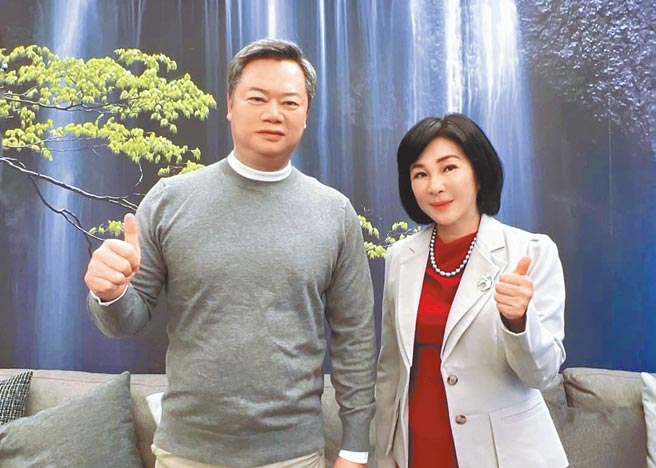 吴淡如（右）与理财专家陈重铭近日推出线上理财课程。（梯梯文创提供）