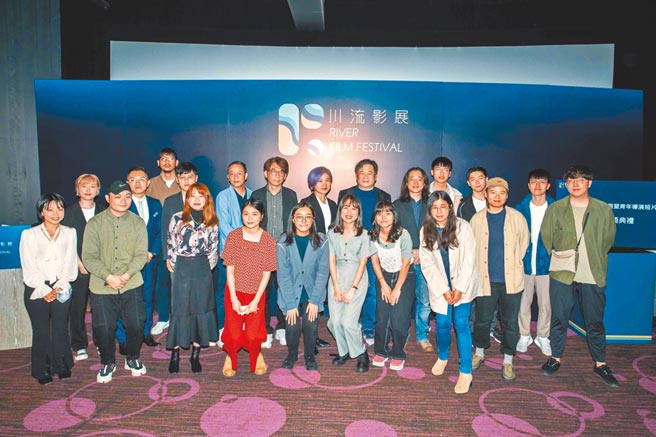 比漾广场第2届「川流影展暨青年导演短片大赛」昨举行颁奖典礼，总奖金达40万元。（石智中摄）