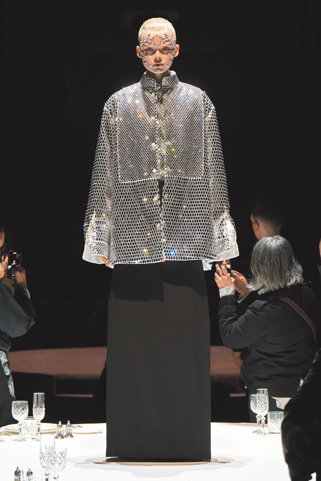 本季品牌创意总监以「归属」为题，重组品牌经典廓形、英伦元素，致敬品牌悠久歷史。（BURBERRY提供）