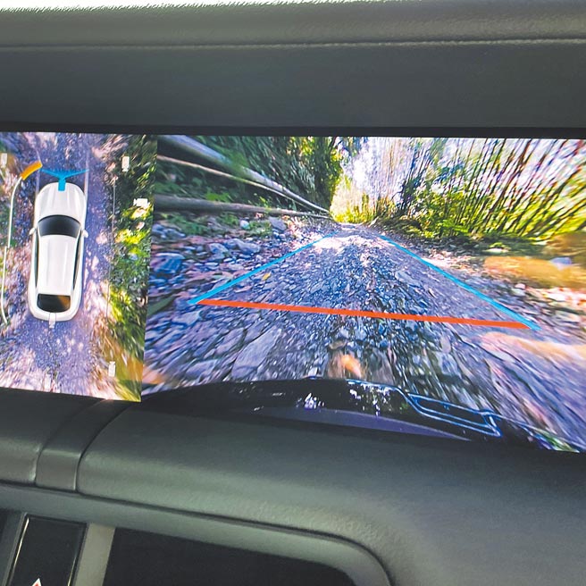 車頭前方即時路況影像。（陳大任攝）