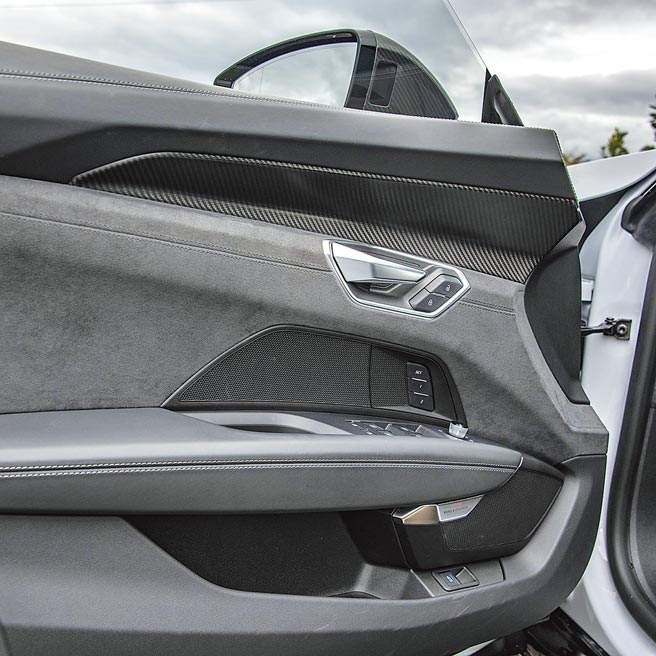 選配RS專屬灰色風格內裝套件。（陳大任攝）