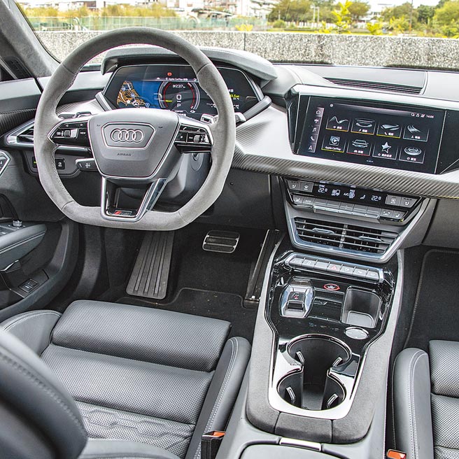 方向盤附煞車動能回收調整功能。（陳大任攝）