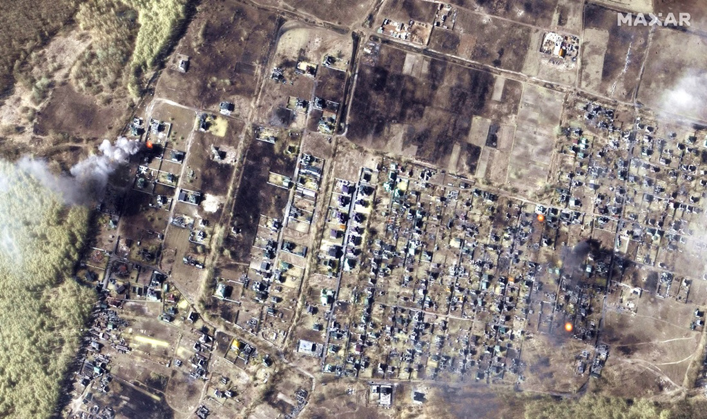 最新卫星画面显示，基辅西北边小镇莫斯春（Moschun）几乎每一栋民房都严重受损。（图／路透社、马萨尔科技提供）(photo:ChinaTimes)