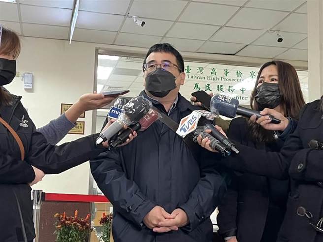 台北市交通大队警员石明谨因担任球评遭移送惩戒，惩戒法院第一审判决降1级改叙，罚款20万。（本报资料照片）