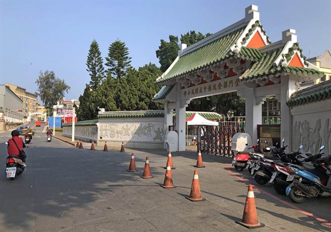 金门县警局今天宣布， 中正国小前路段自3／21起上、下学尖峰时段实施交通管制。（李金生摄）