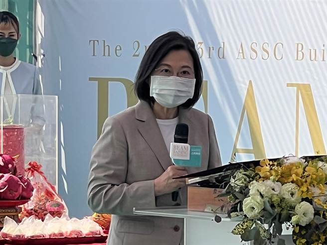 蔡英文总统期许中研院南部院区第二期工程「研究大楼（Ⅱ）及综合大楼」工程顺利于今年底前竣工。（洪荣志摄）