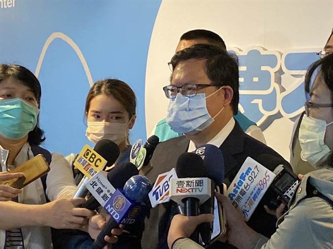 桃園市長鄭文燦表示，家樂福楊梅物流中心若要重建要用更高標準。（陳夢茹攝）