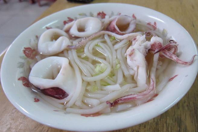 邱家小卷米粉宣布涨价，一碗涨到100元。(翻摄自脸书邱家传统小吃小卷米粉)